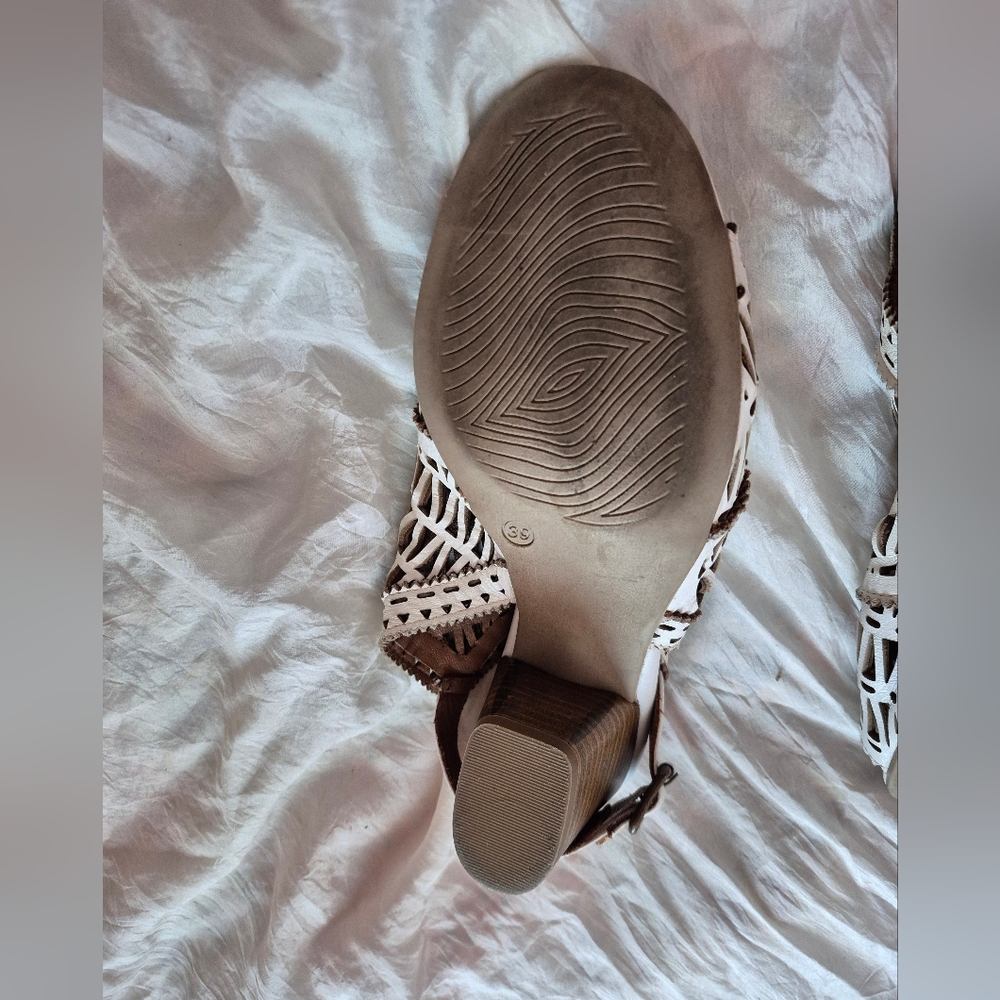 Bueno Leather Candice Sandals With Stacked Heel Size 39 Or 8.5 - Picture 7 of 8